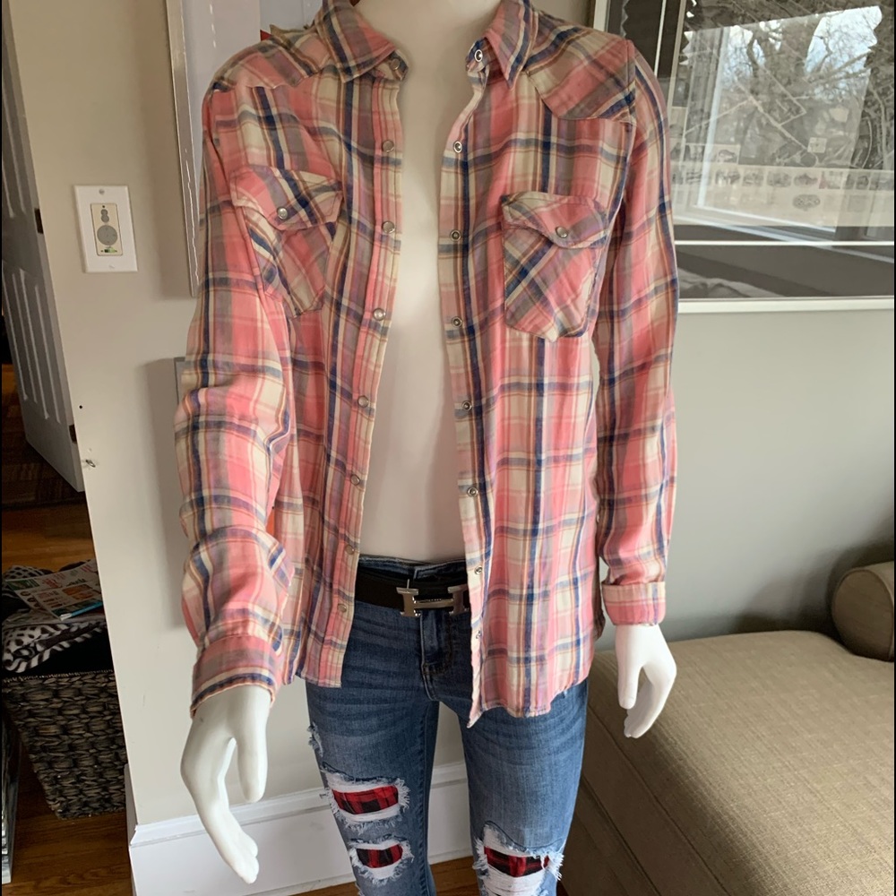 Gorgeous Lovestitch button down plaid pink color shirt. Shiney Snap buttons M
